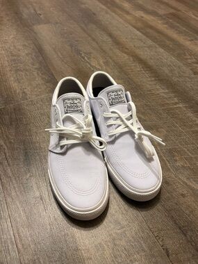 Nike Stefan Janoski Low Top Sneakers - White